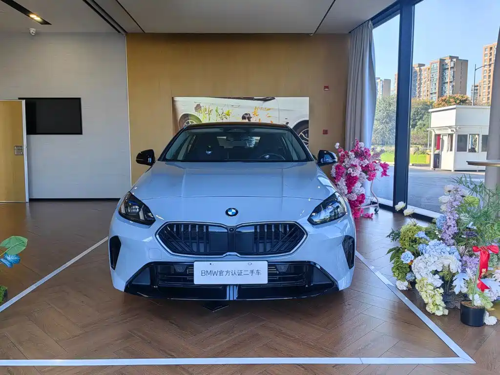 Photo 2 - BMW 2 Series