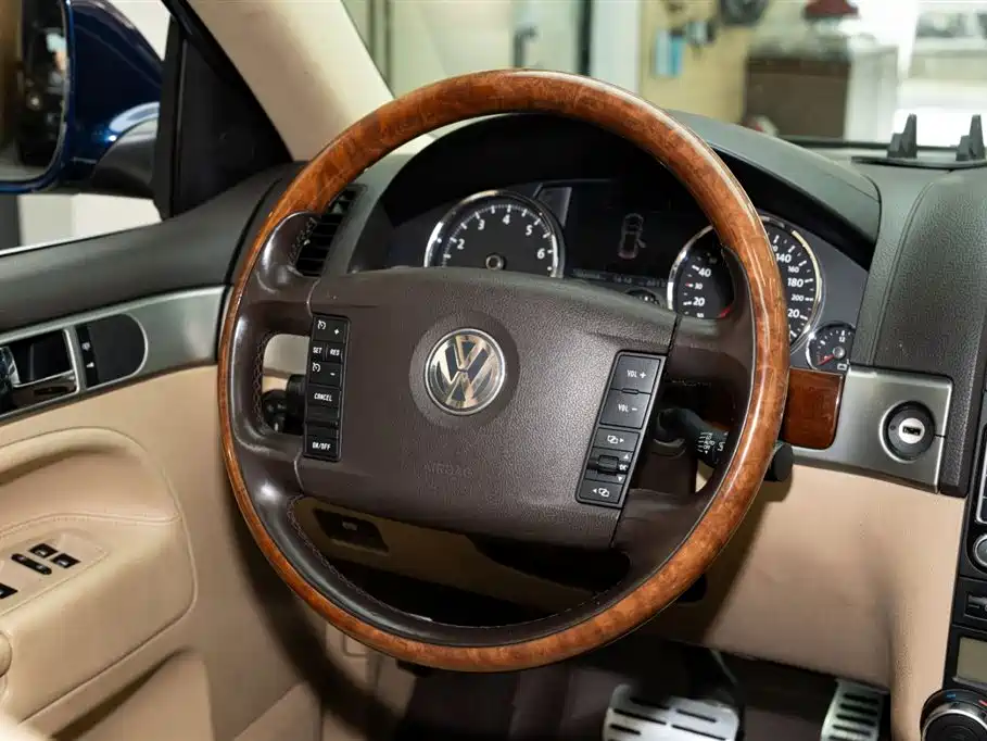 Volkswagen Touareg 2010 3.6 Limited Luxury Edition фото 12