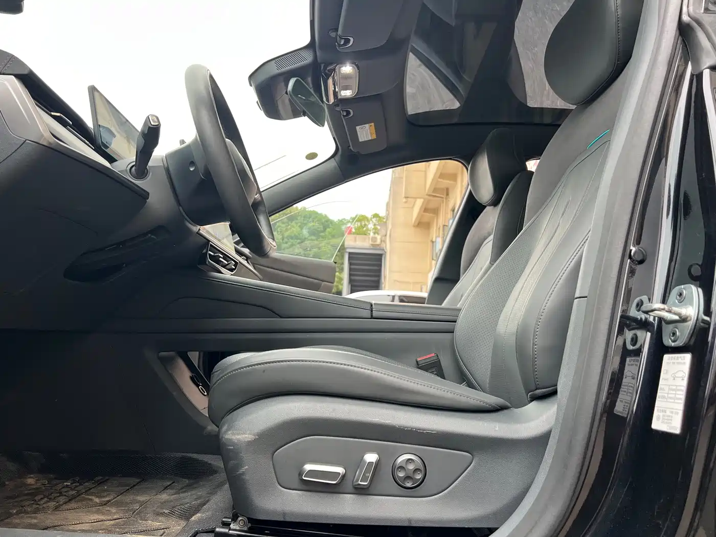 Dongfeng Yipai eπ007 2025 2025 Pure Electric 650Pro Navigation Edition