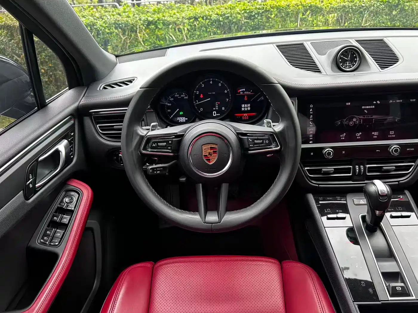 PORSCHE MACAN