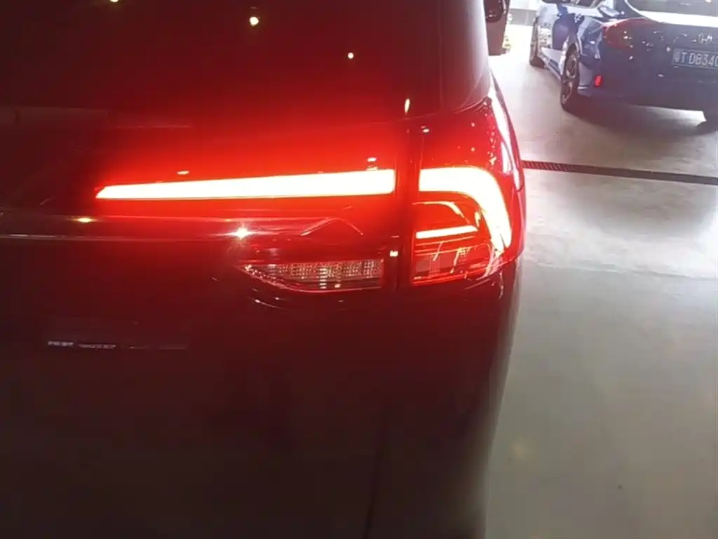 SAIC Maxus Maxus G50 2019 1.5T Automatic Elite Edition China VI фото 8