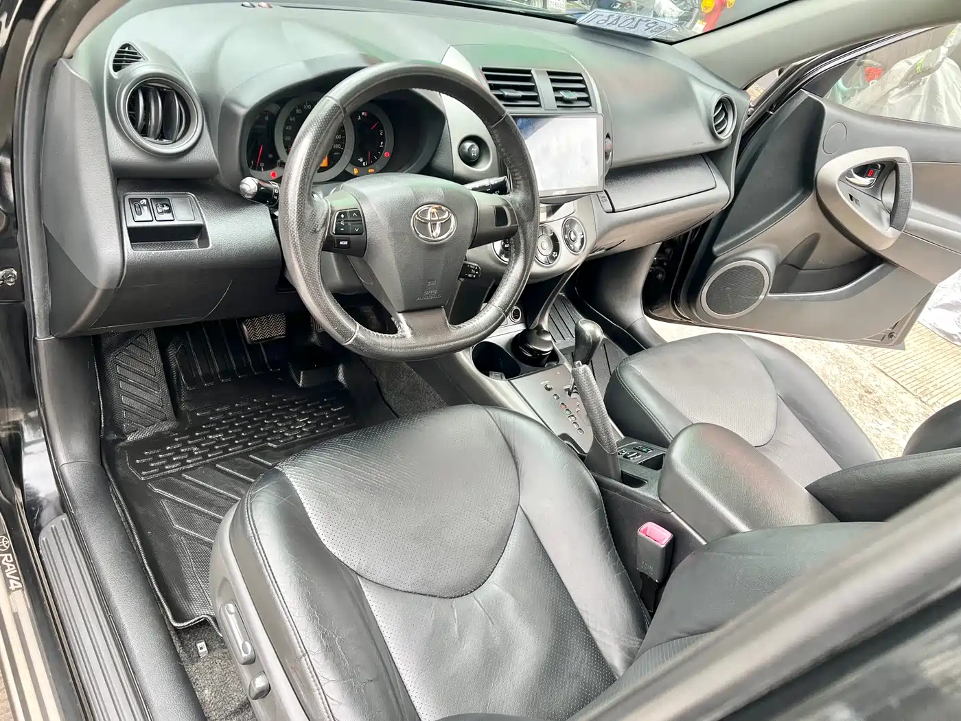 Toyota RAV4 Rongfang 2011 2.4L Automatic 4WD Ultimate Navigation Edition фото 5