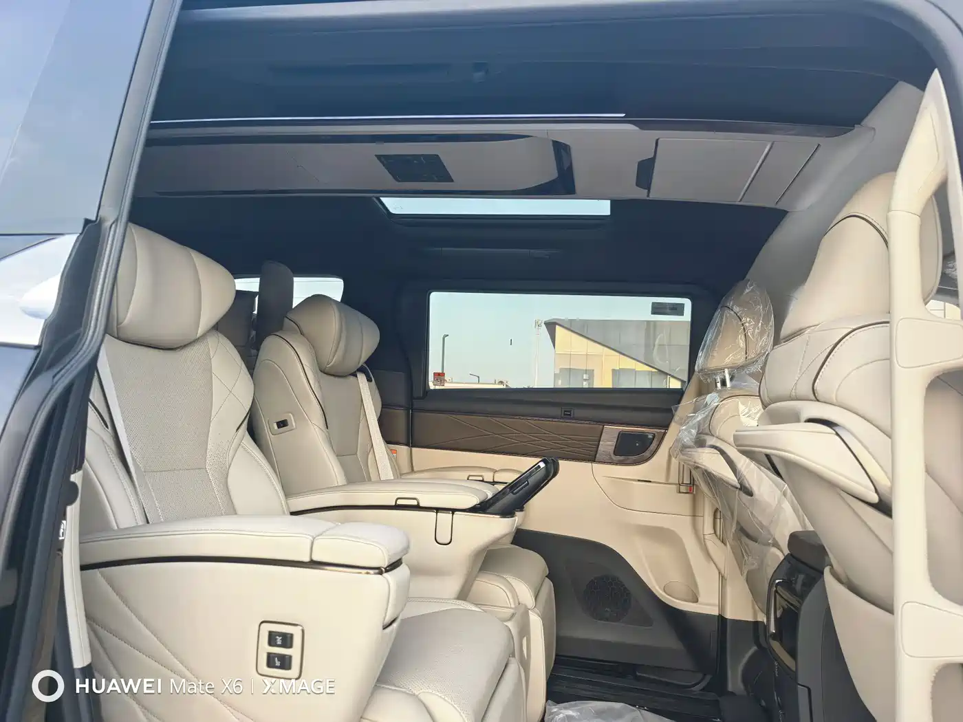 Toyota Alphard 2024 Hybrid 2.5L Ultimate Enjoyment Edition фото 18