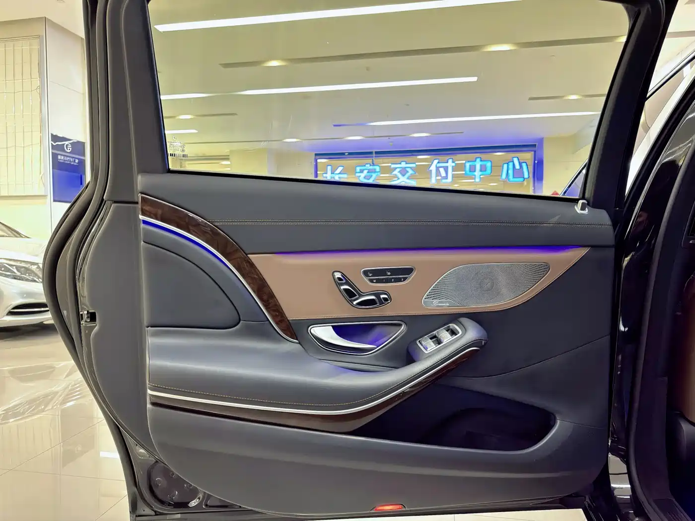 Mercedes-Benz Maybach S-Class 2015 S 400 4MATIC фото 12