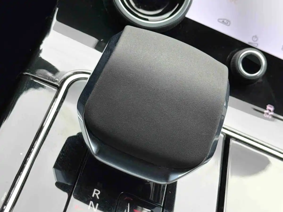 صورة 9 - Land Rover Range Rover Velar