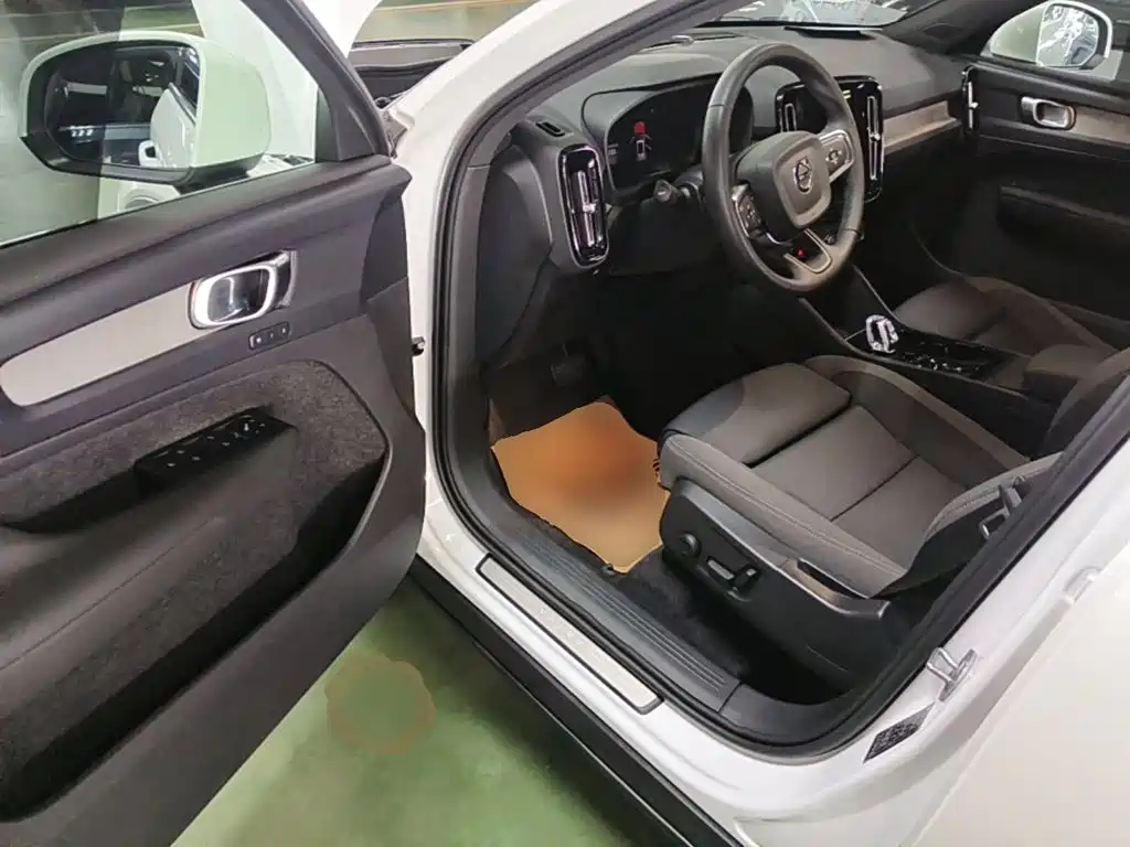 Volvo XC40 2024 2024 B3 Smart Elite Luxury Edition
