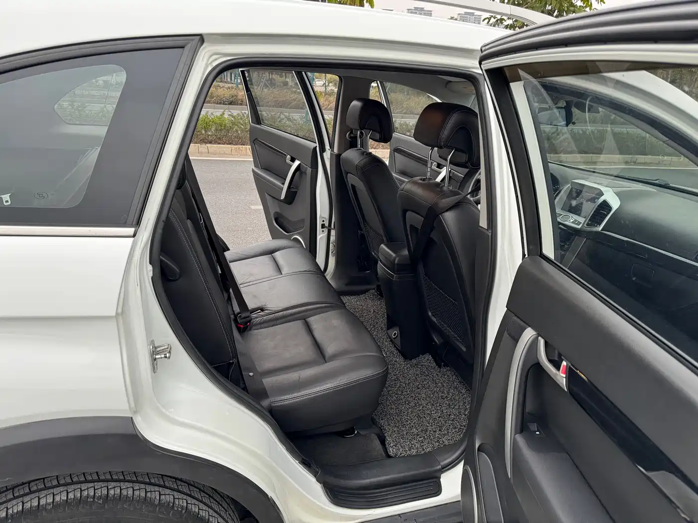Chevrolet Captiva 2012 2.4L 4WD Flagship Edition 7-Seater фото 17