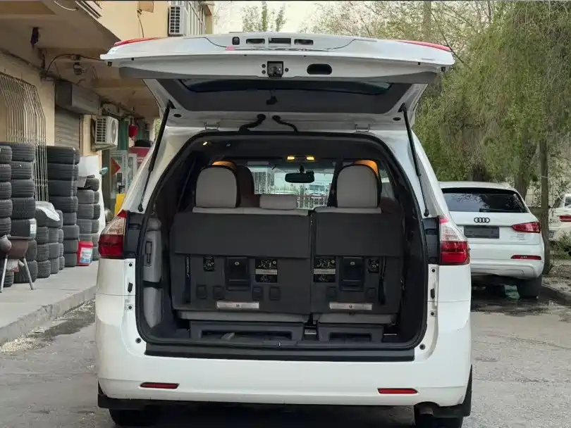 Toyota Sienna 2015 3.5L 2WD LE фото 12