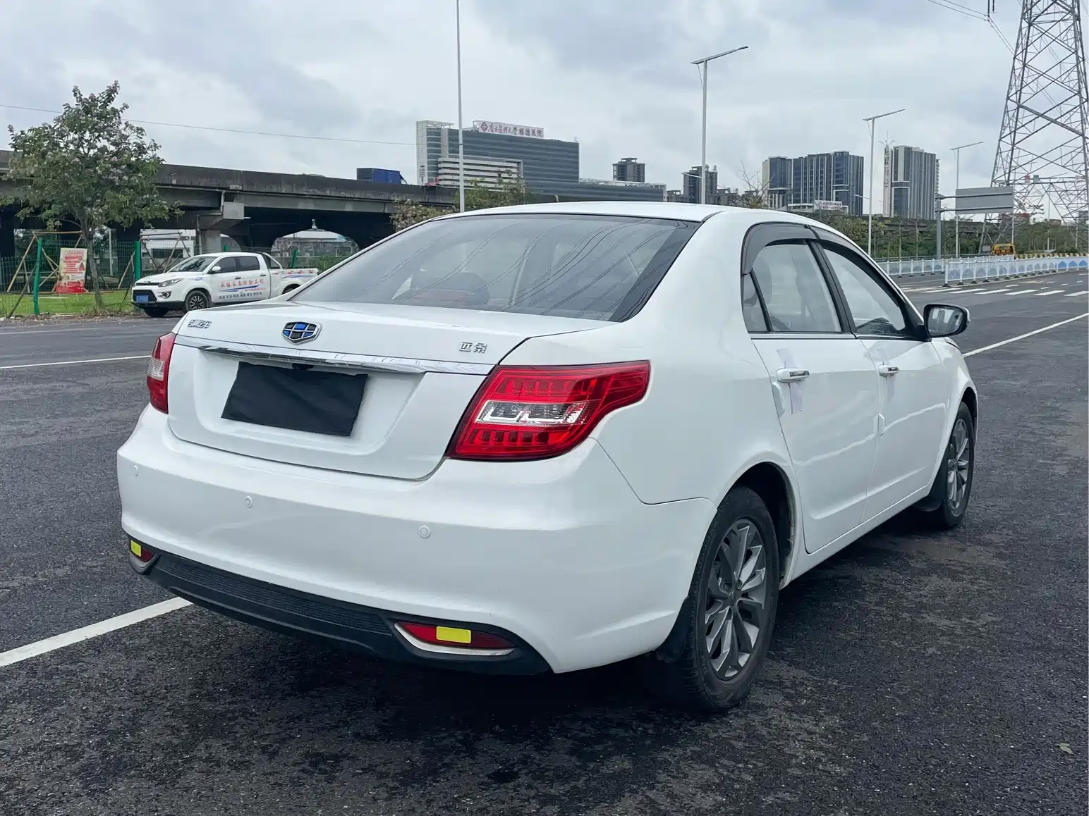 Фото 9 - Geely Vision