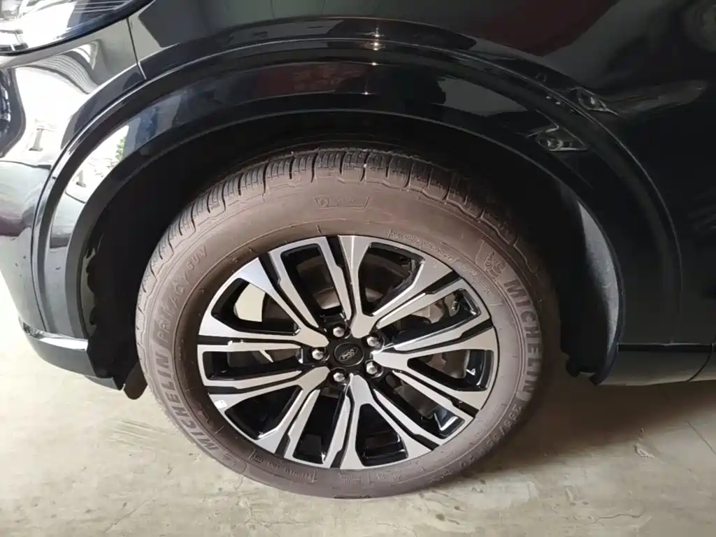 Фото 23 - Ford Explorer