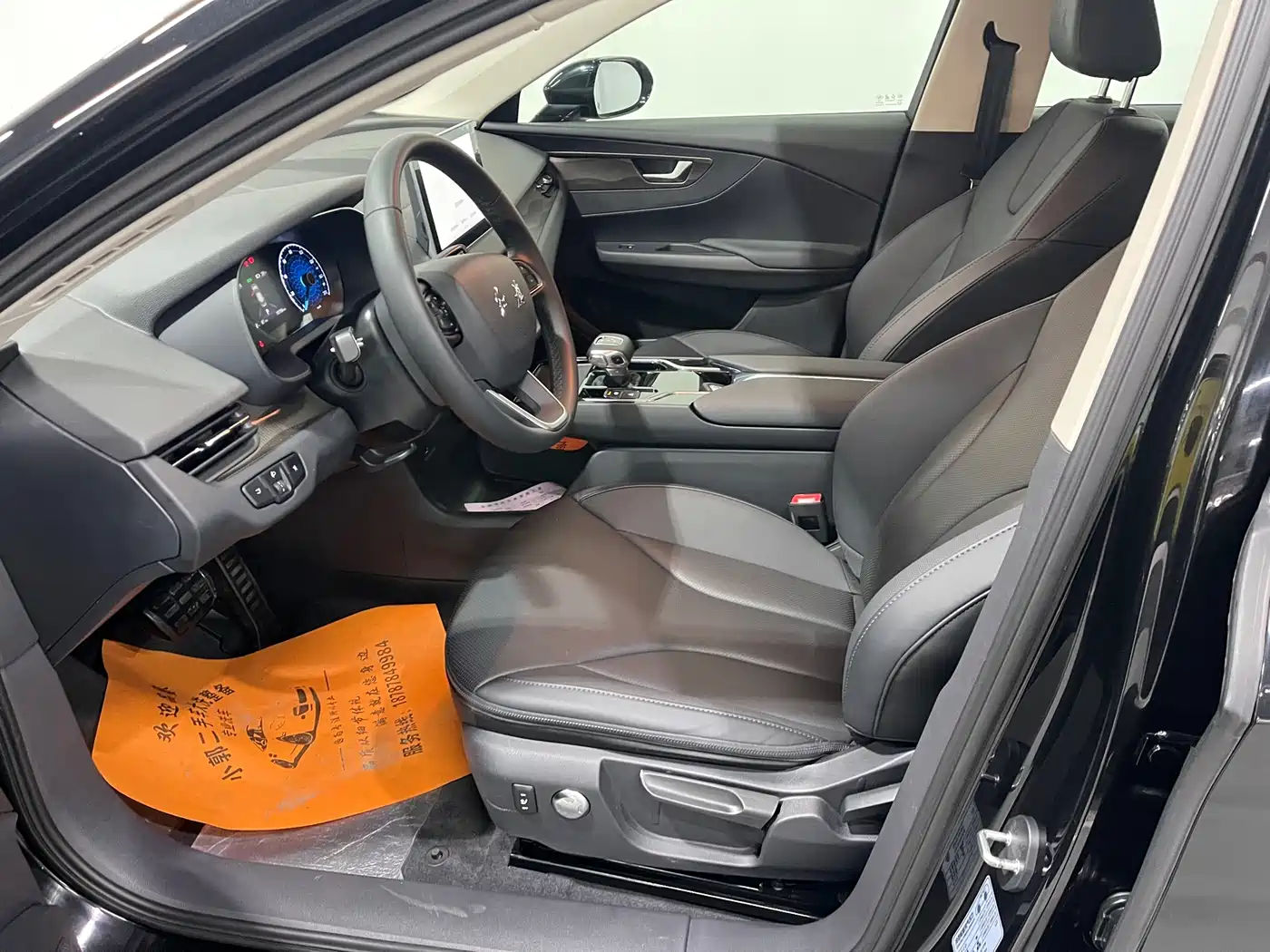 Hongqi E-QM5 2022 431km Charging Enjoyment Edition фото 7