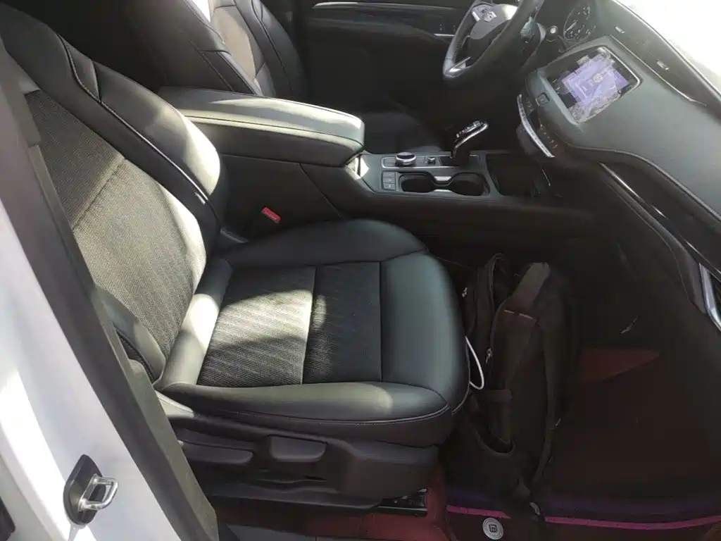 Photo 25 - Cadillac XT4