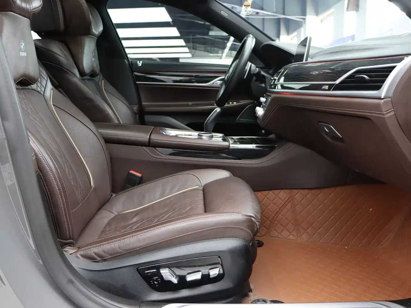 BMW 7 Series 2021 Model 730Li M Sport Package фото 24