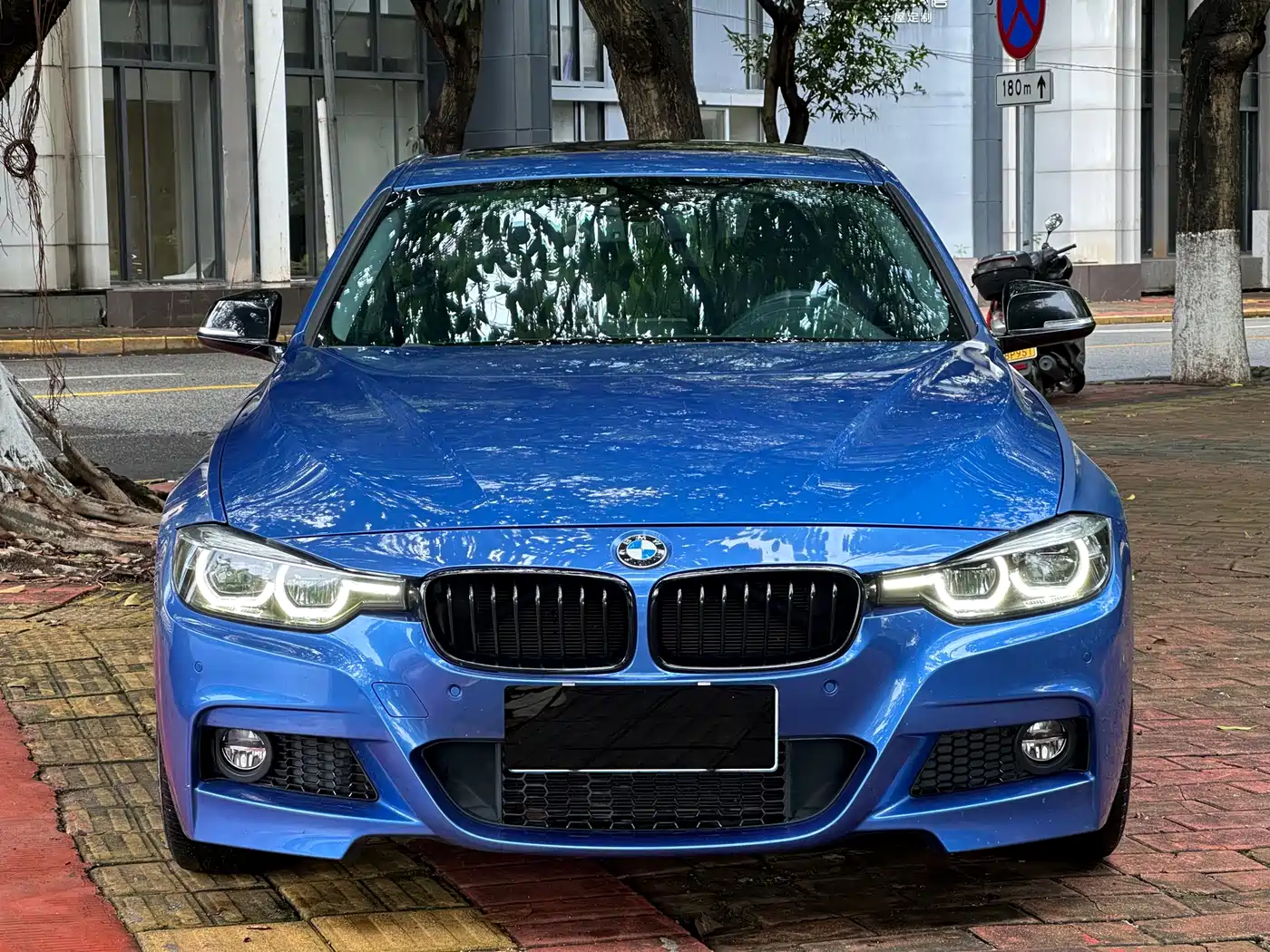 BMW 3 Series 2018 320Li M Sport Black Night Edition фото 2