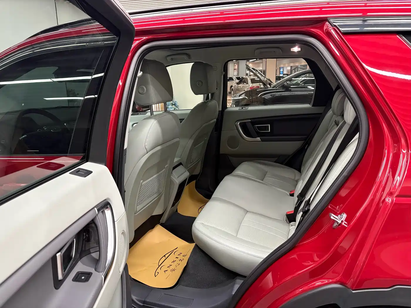 Land Rover Discovery Sport 2018 240PS SE Edition фото 14