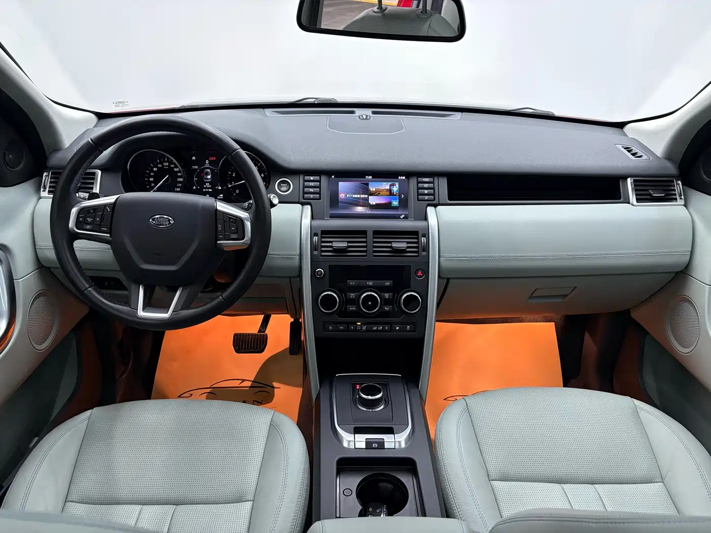 Land Rover Discovery Sport 2018 240PS SE Edition фото 9
