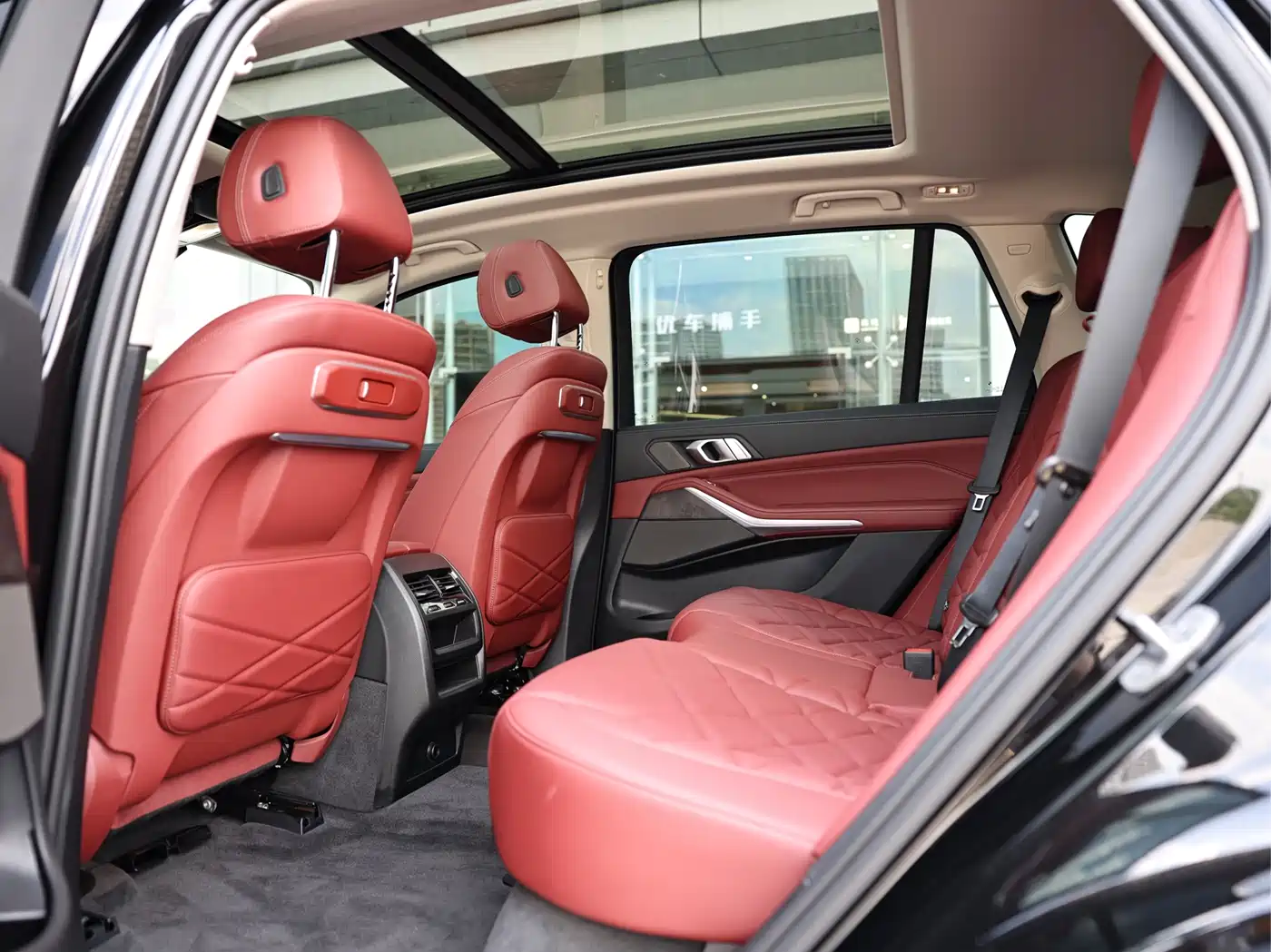BMW X5 2025 Model xDrive 30Li M Sport Blackout Package фото 10