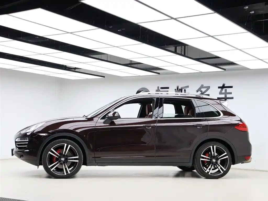 Porsche Cayenne 2014 Cayenne Platinum Edition 3.0T фото 36