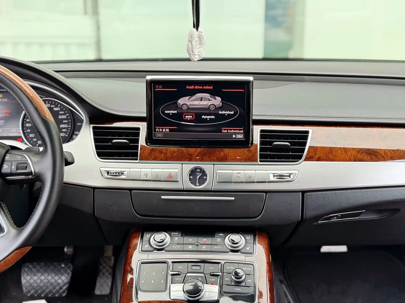 Audi A8 2011 2011 A8L W12 6.3 FSI quattro