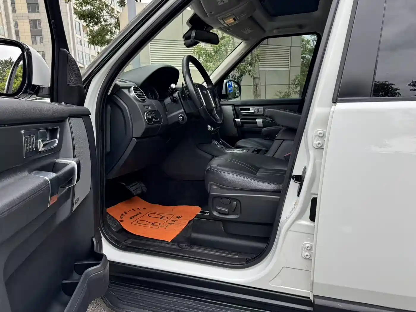 Land Rover Discovery 2016 3.0 SC Gloss Black Collector's Edition HSE фото 9