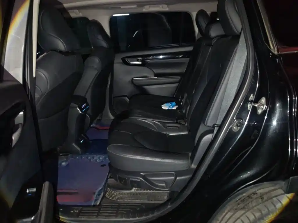 Photo 15 - Toyota Highlander