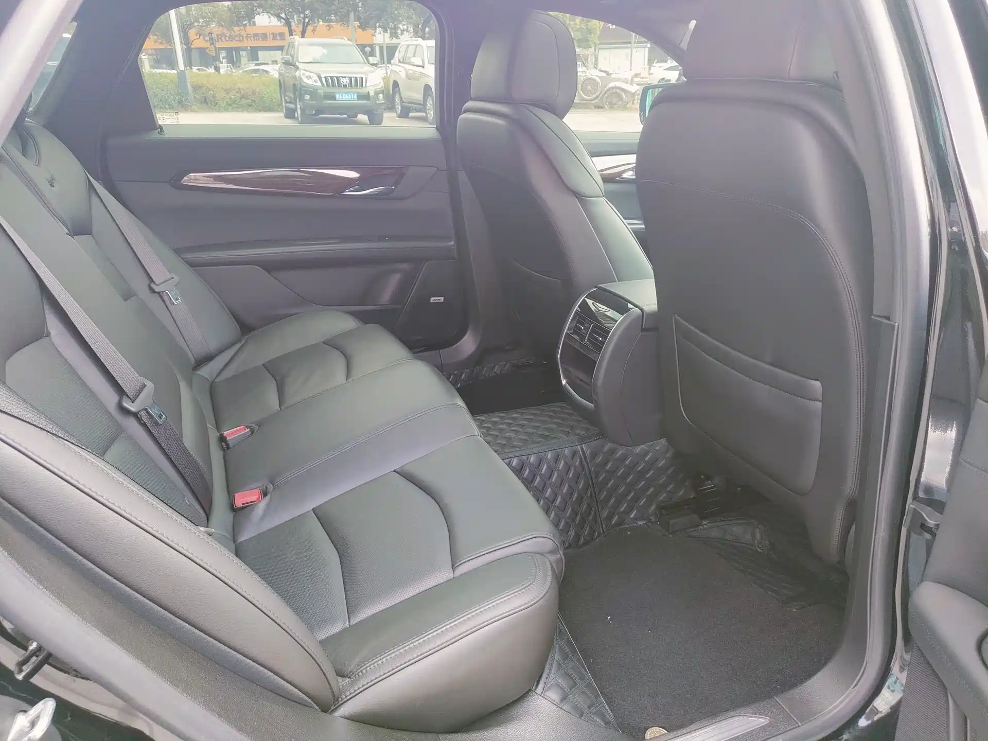 Фото 34 - Cadillac CT6