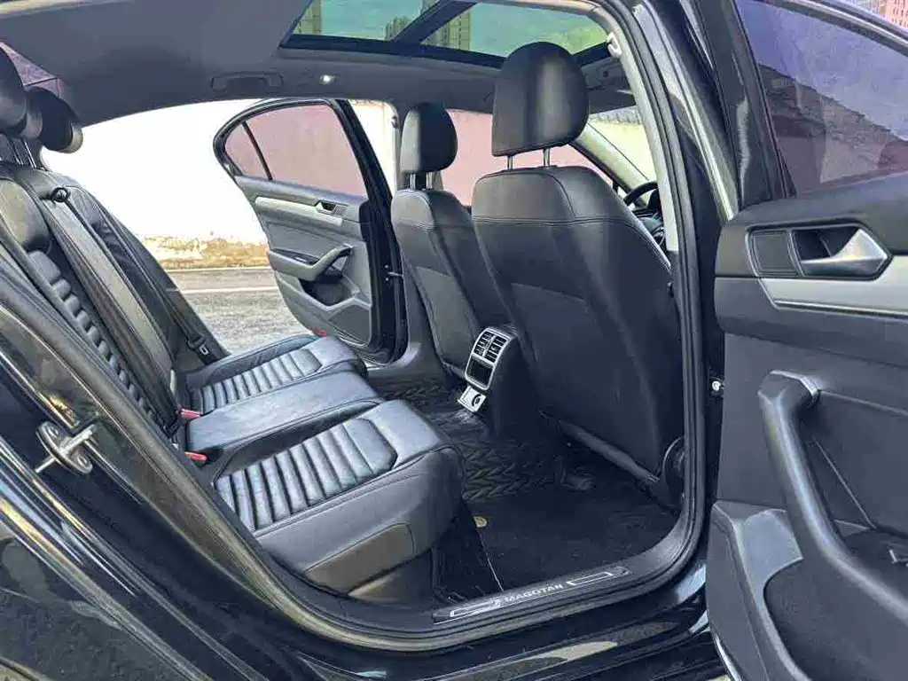 Volkswagen Magotan 2018 280TSI DSG Premium фото 8