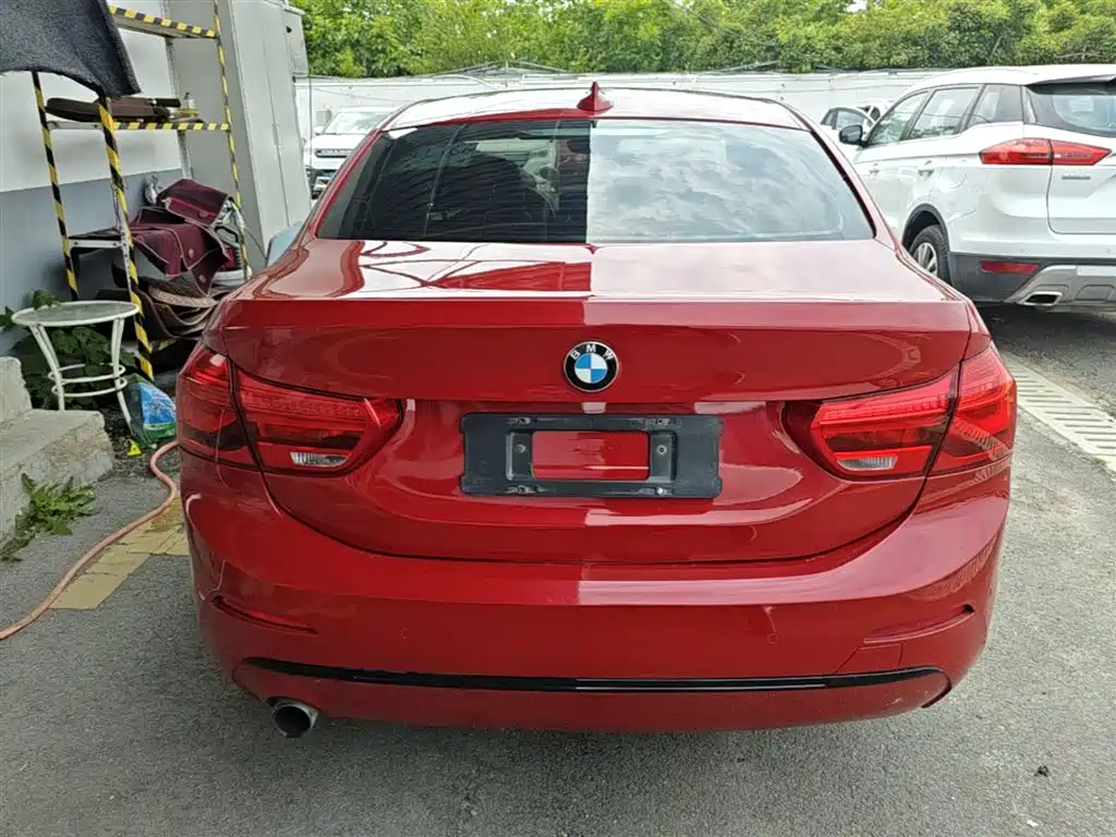 BMW 1 Series 2018 118i Sport Edition фото 6