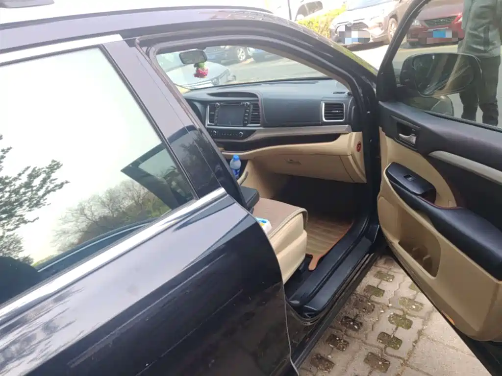 Toyota Highlander 2015 2.0T FWD Elite Edition 7-seater фото 20