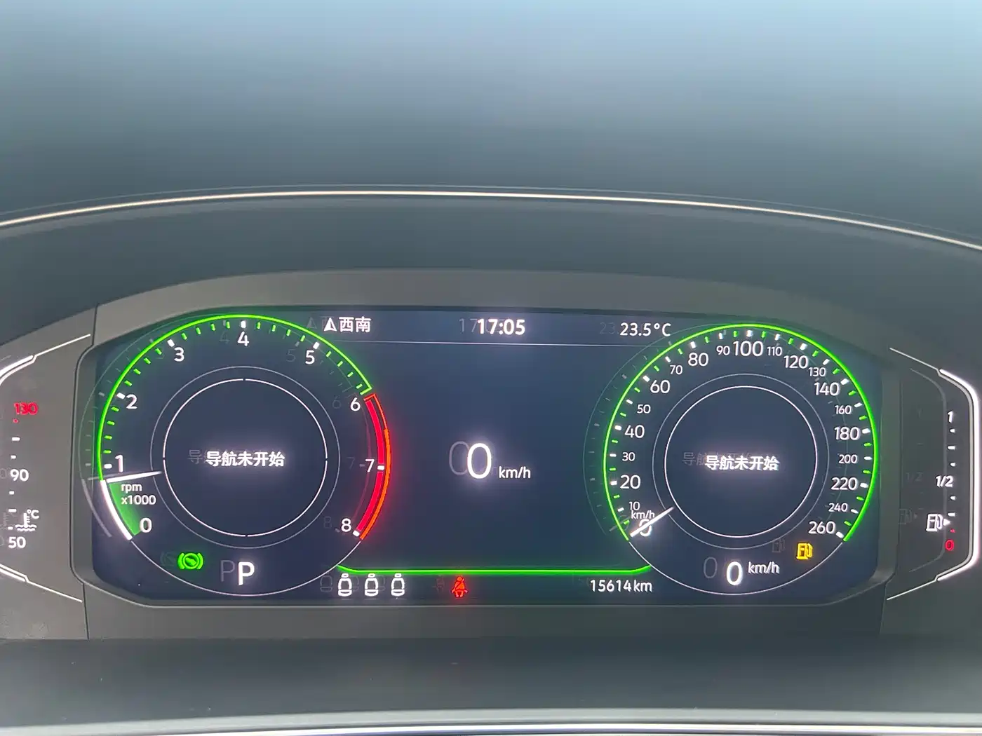 Volkswagen Passat 2024 380TSI Luxury фото 11