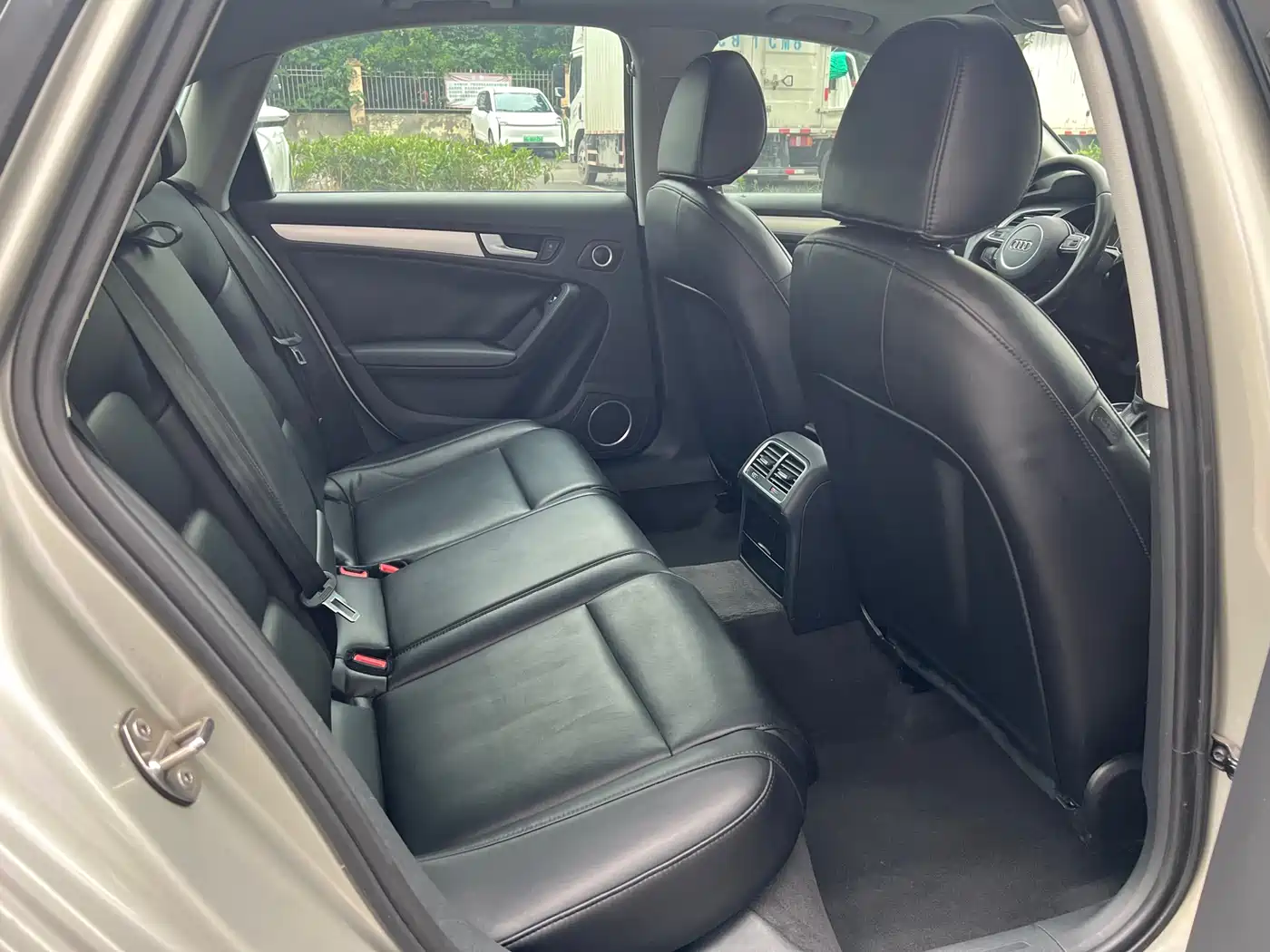 Фото 11 - Audi A4L