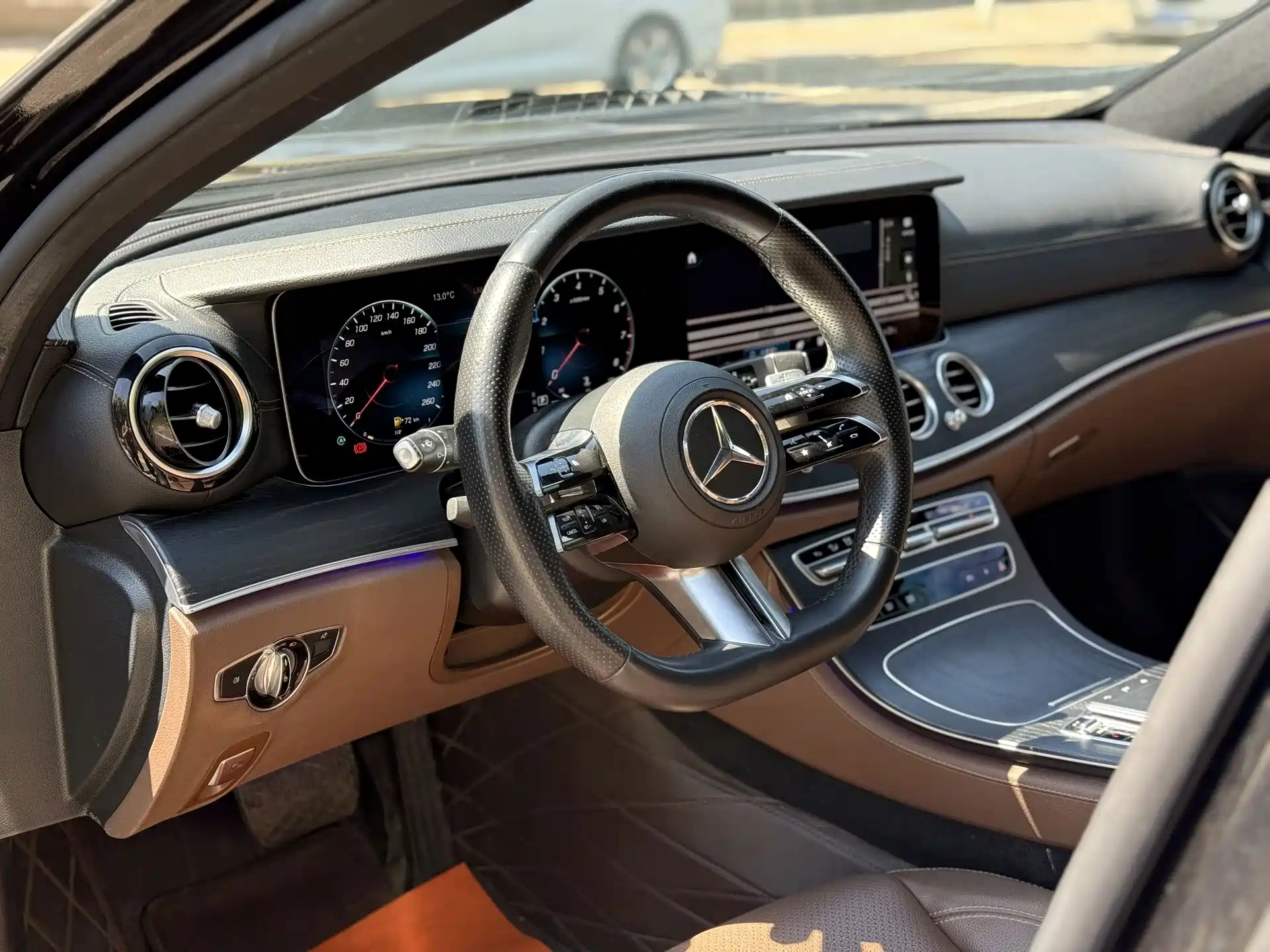 Фото 4 - Mercedes-Benz E-Class
