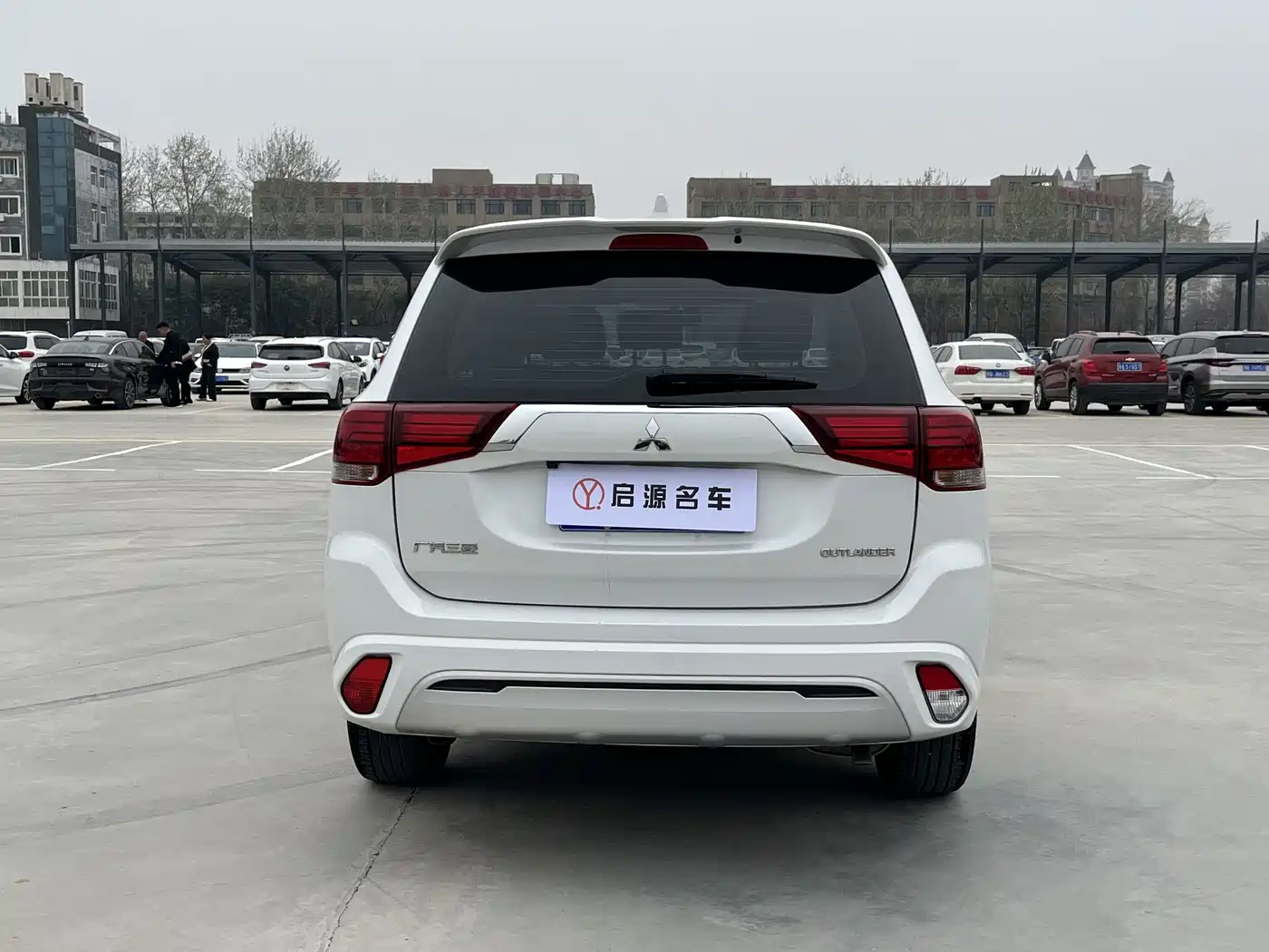 MITSUBISHI OUTLANDER