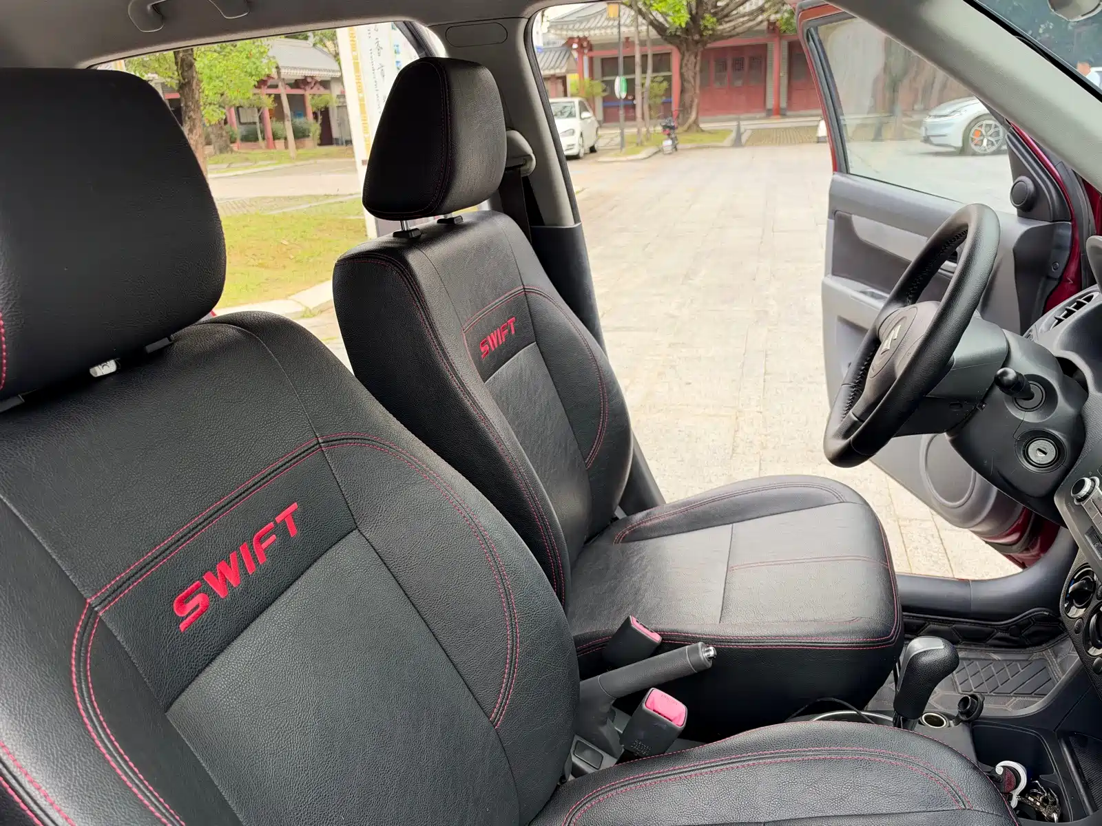 Фото 8 - Suzuki Swift