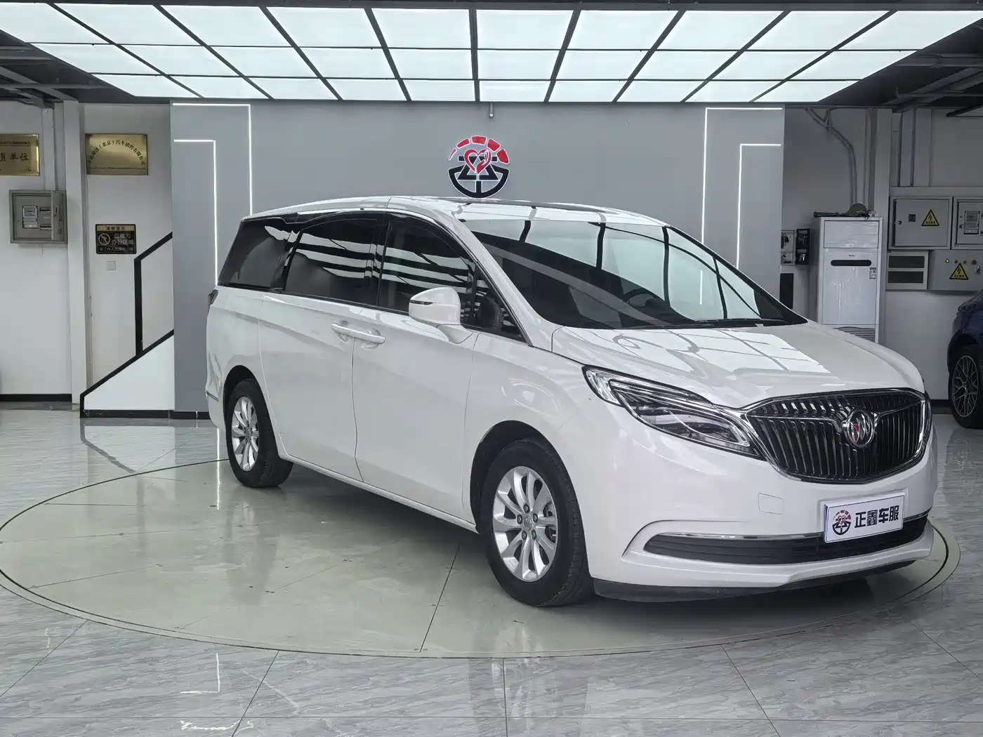 Buick GL8 2017 ES 28T Premium China V фото 3