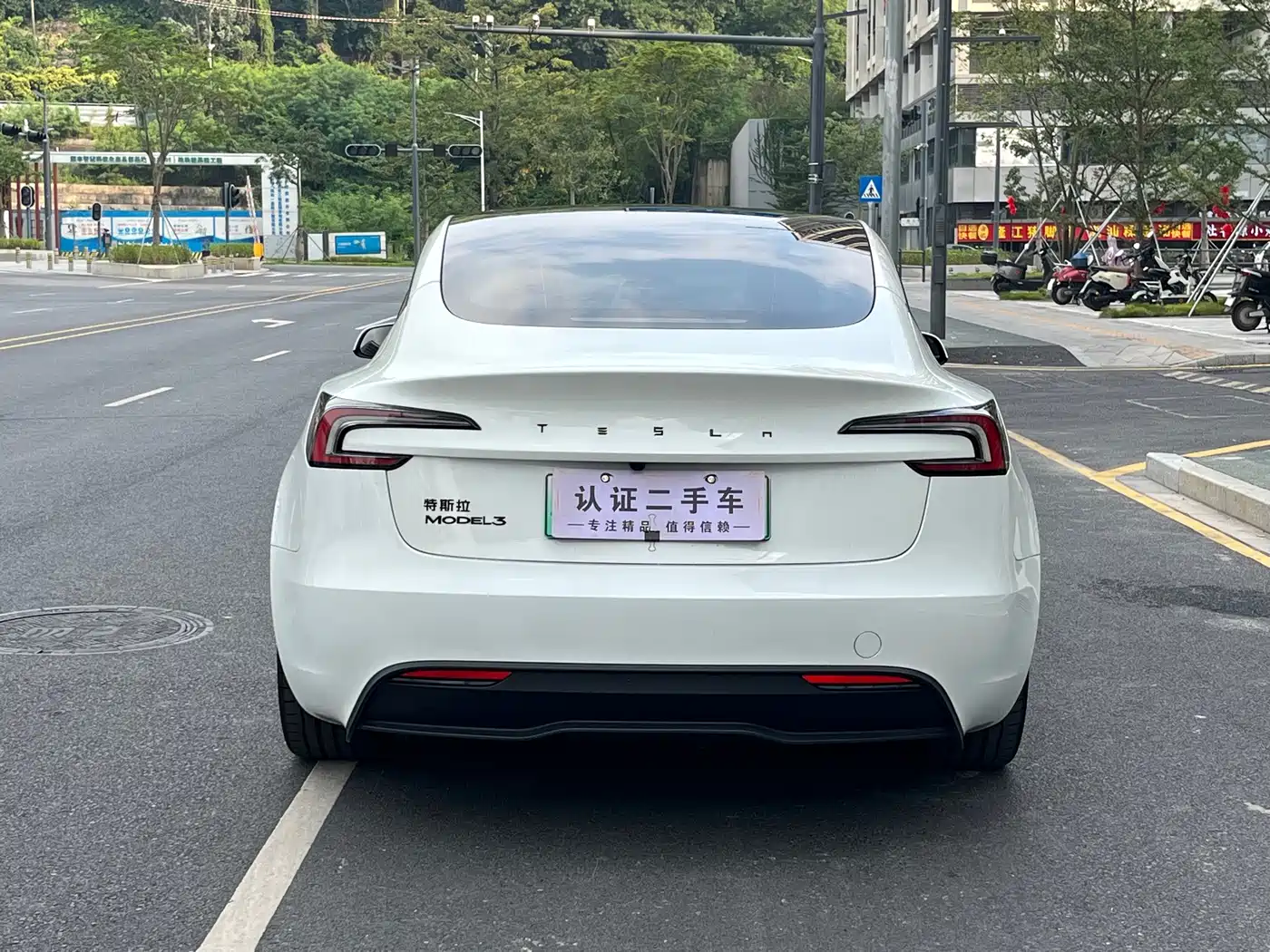 Tesla Model 3 2026 2025 Model Year Facelift Rear-Wheel Drive