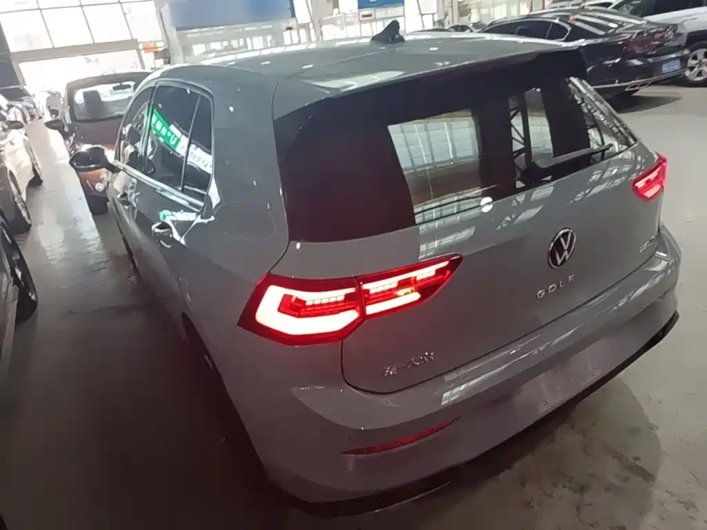 Фото 5 - Volkswagen Golf