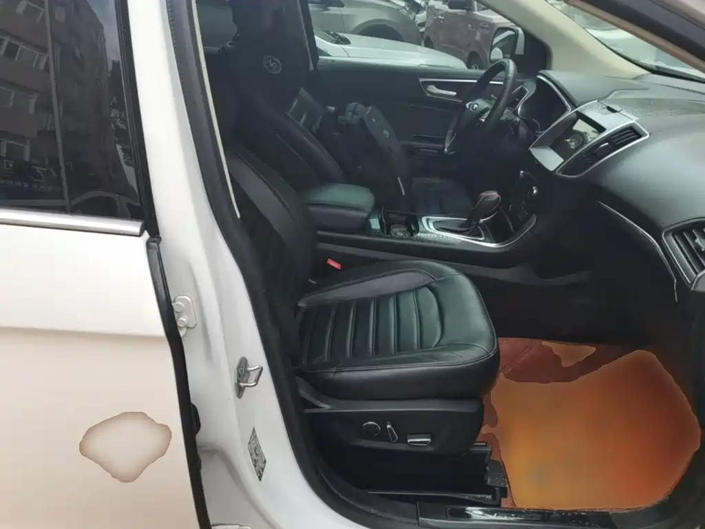Фото 25 - Ford Edge
