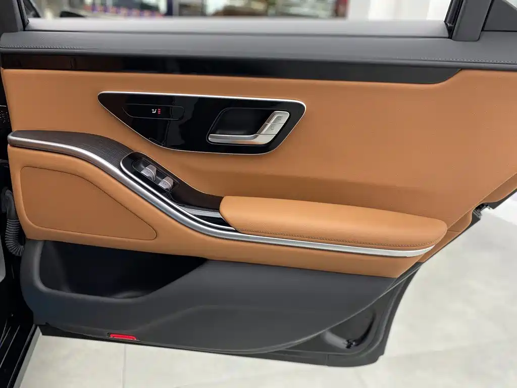 Фото 32 - Mercedes-Benz S-Class
