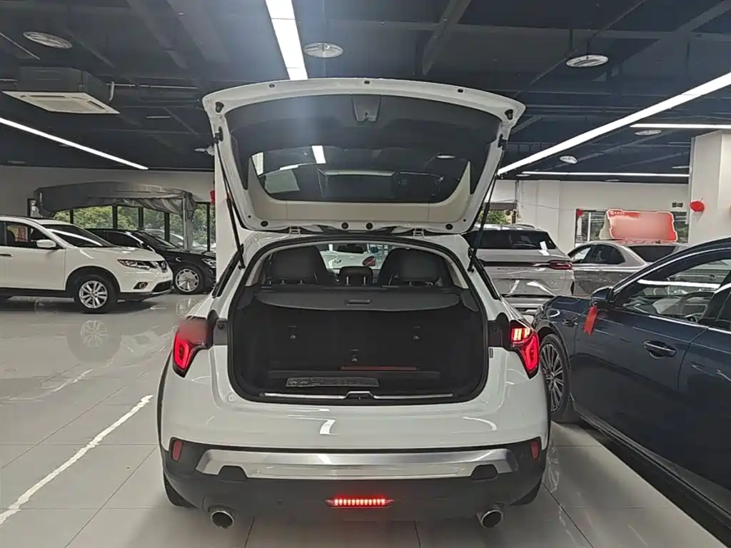 Lynk & Co 02 2018 1.5T DCT 2WD Power Edition China V фото 19