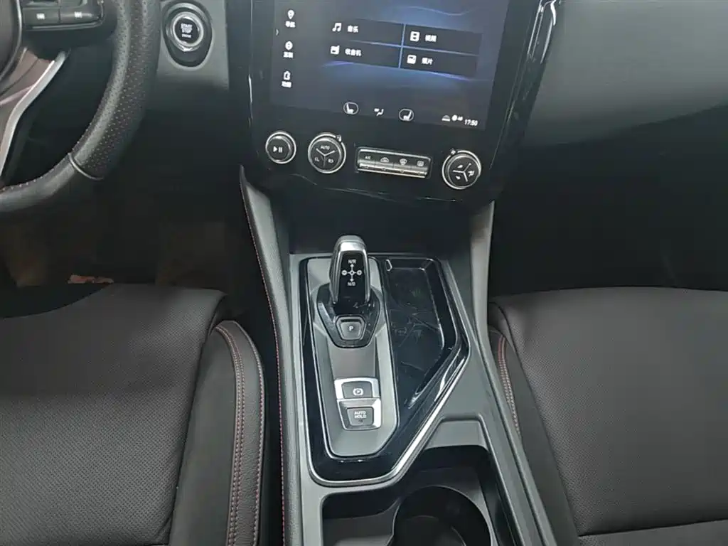 Lynk & Co 02 2018 1.5T DCT 2WD Power Edition China V фото 14