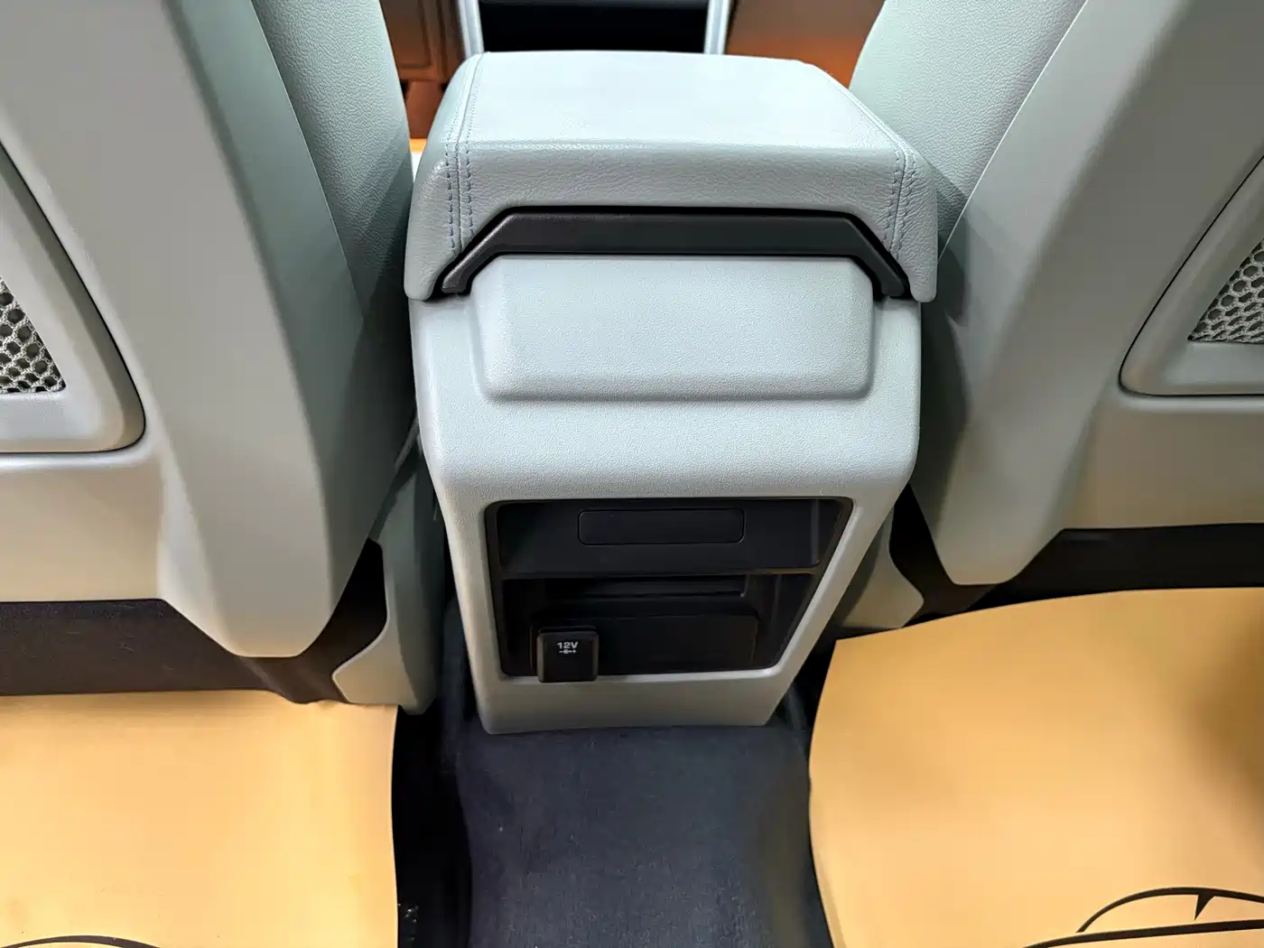Land Rover Discovery Sport 2018 240PS SE Edition фото 19