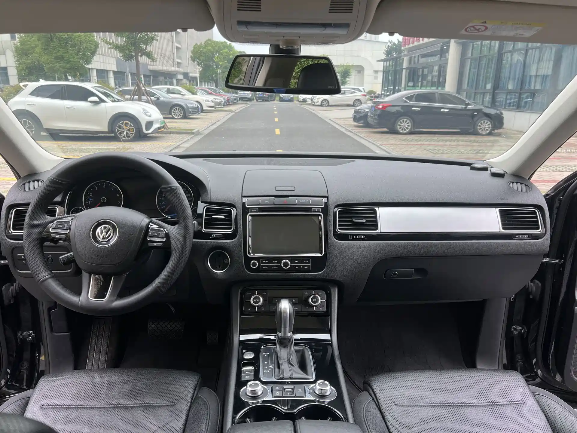Фото 9 - Volkswagen Touareg