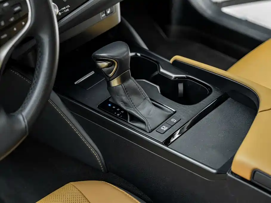 Lexus ES 2023 200 Excellence Edition фото 20