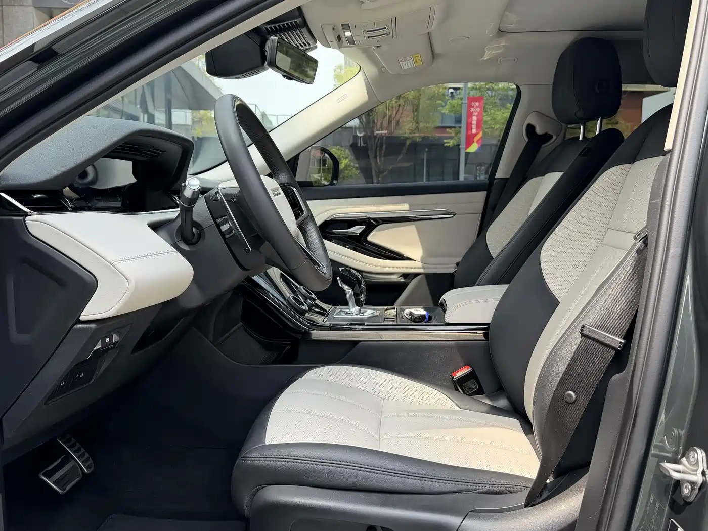 Land Rover Range Rover Evoque 2021 Range Rover Evoque L 249PS R-Dynamic First Edition Launch Edition фото 9