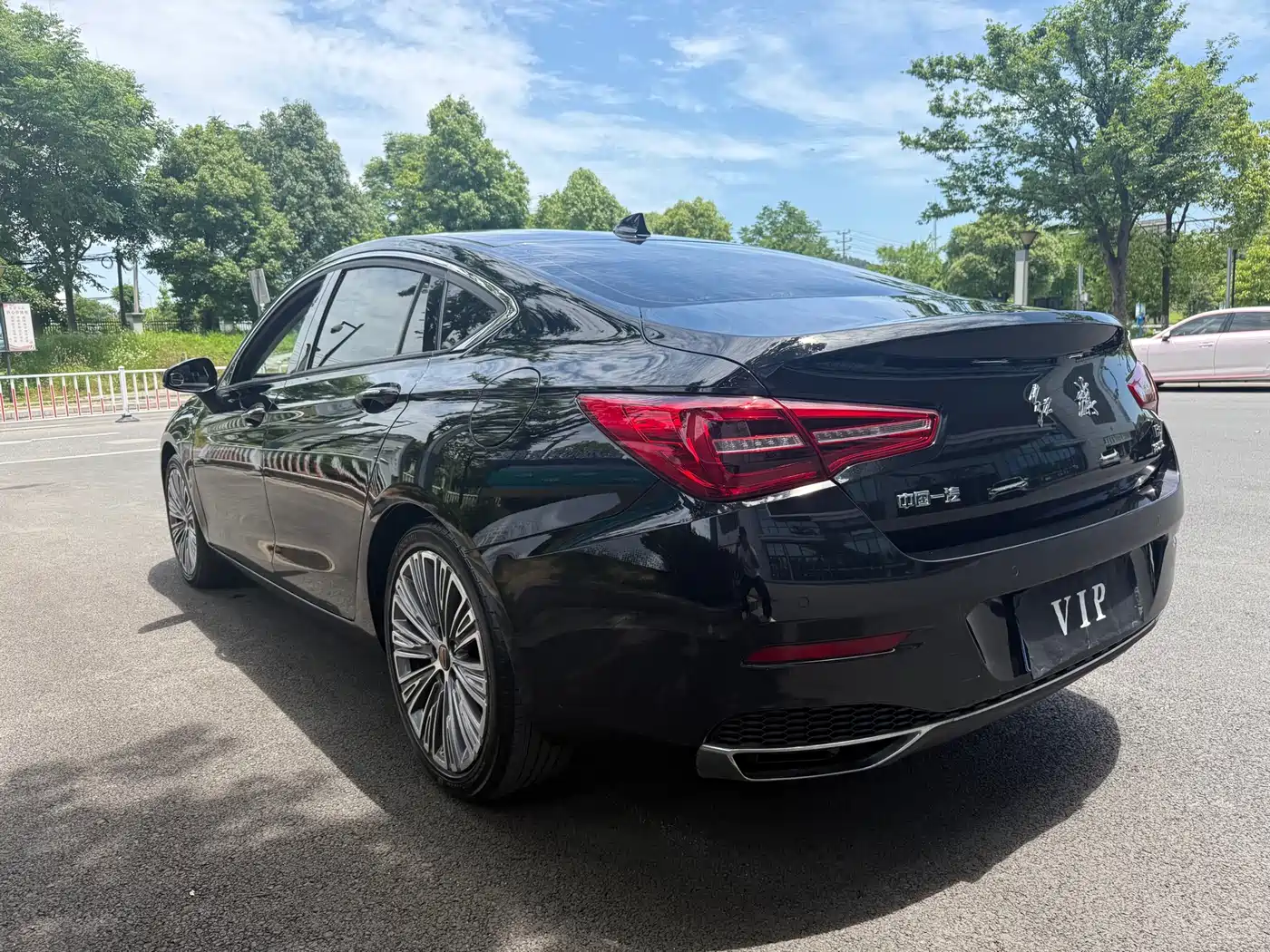 Hongqi H5 2022 Classic Facelift 1.5T DCT Flag Rhythm Edition фото 9