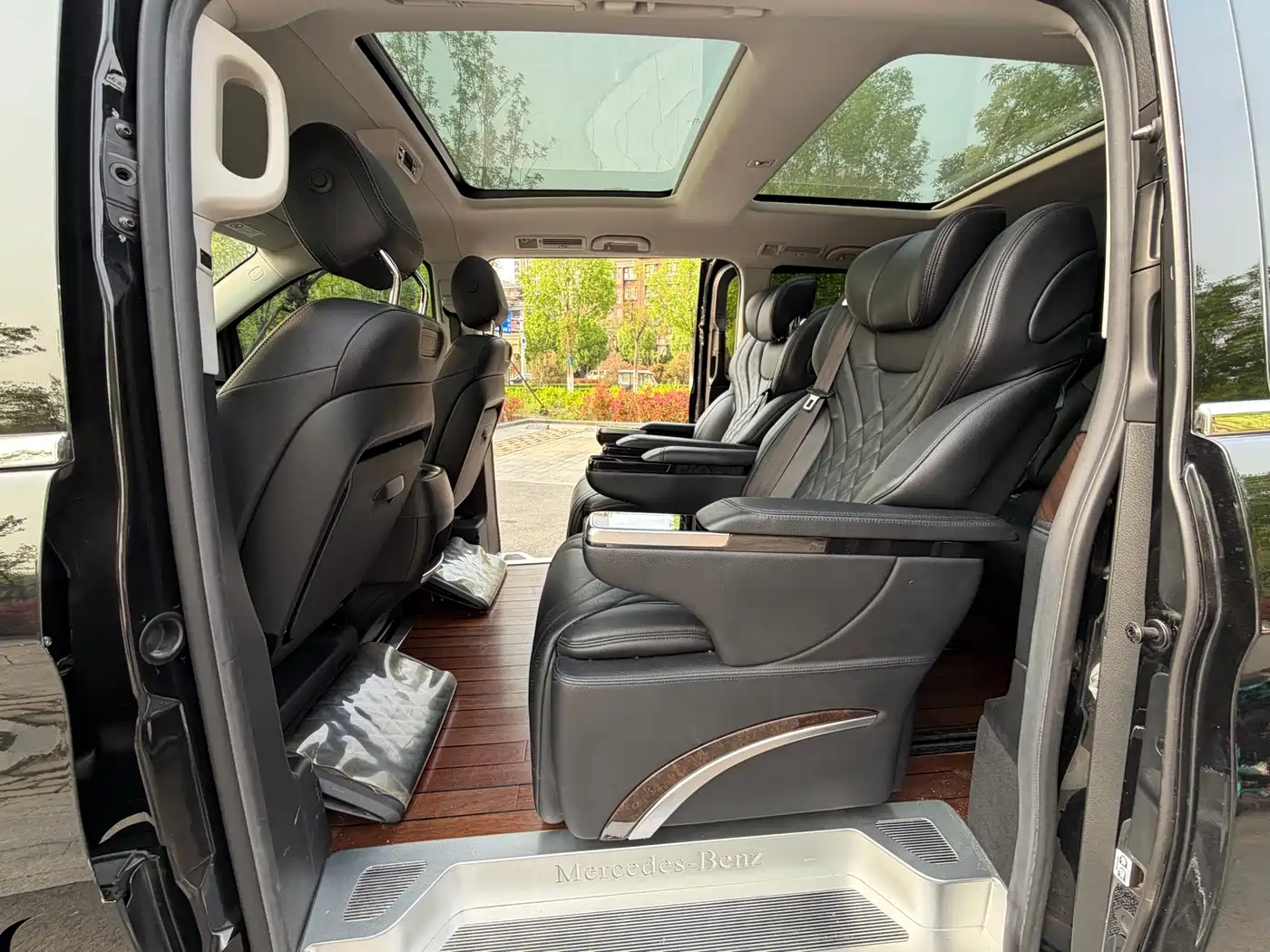 Mercedes-Benz V-Class 2021 V 260 L Long Wheelbase Premium Edition фото 14