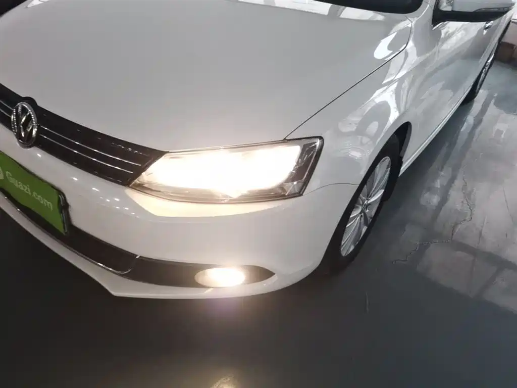 Volkswagen Sagitar 2014 Facelift 1.6L Manual Leading Version фото 24