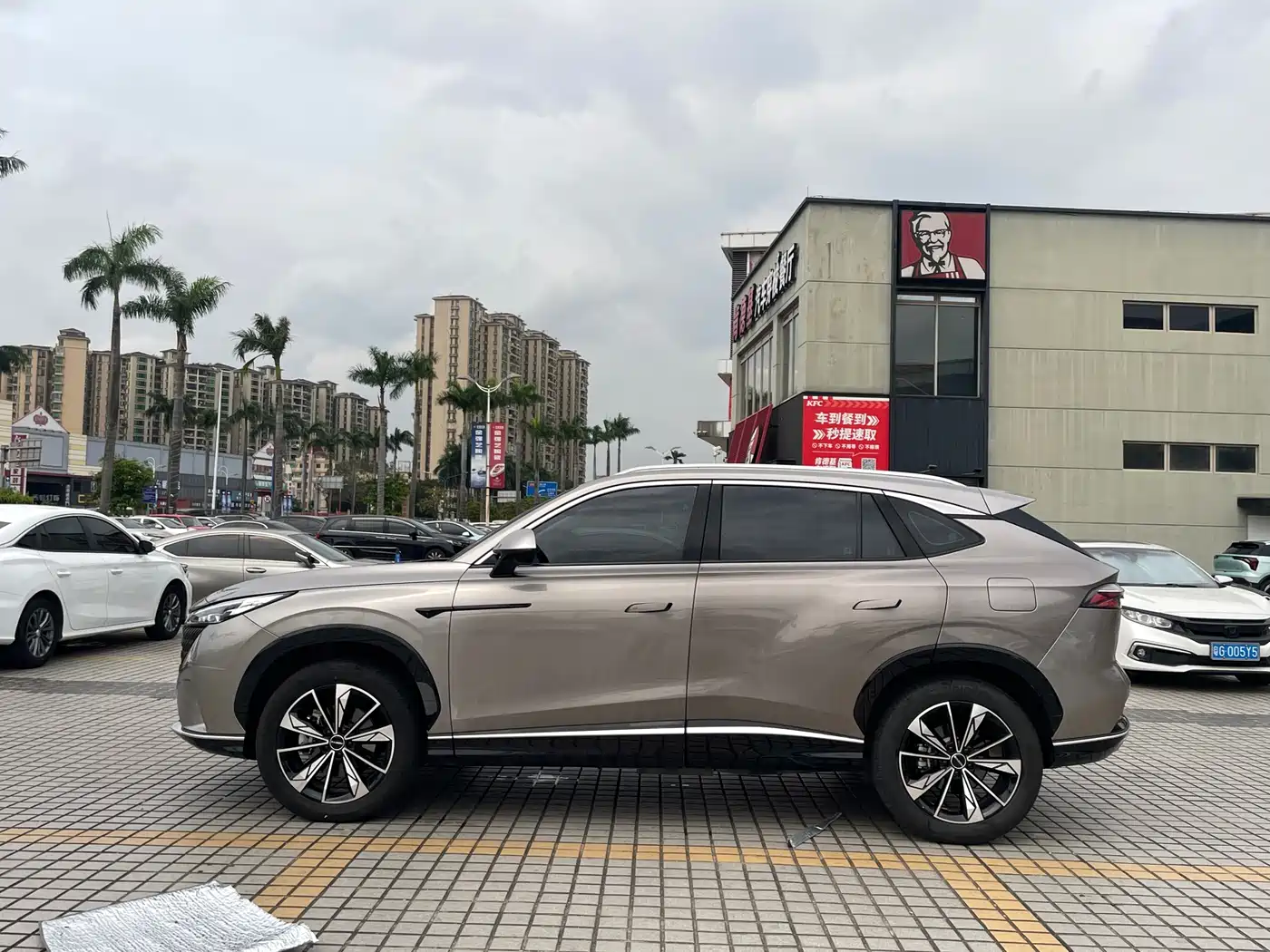 ROEWE RX5 NEW ENERGY
