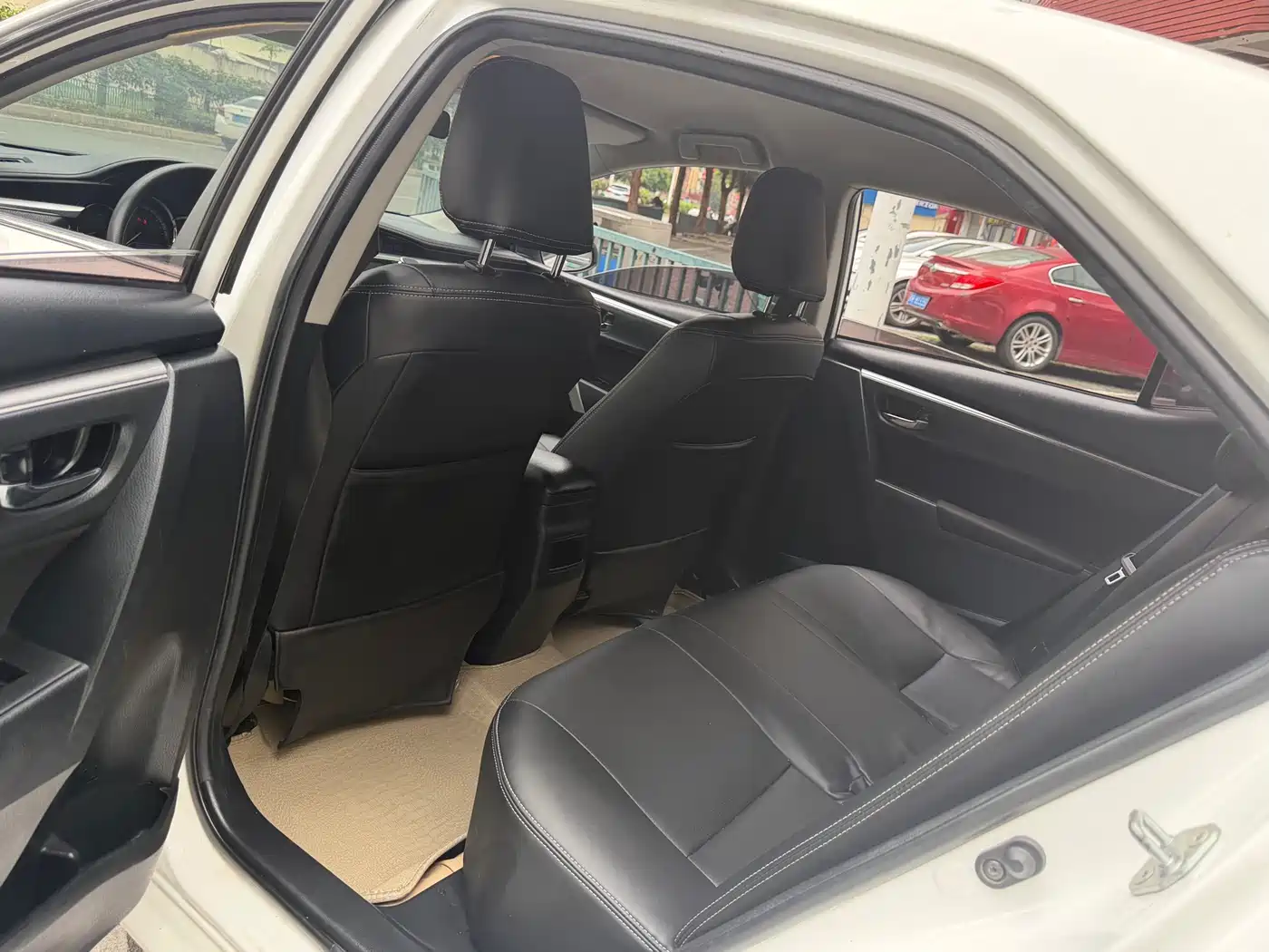 Toyota Corolla 2017 1.6L CVT GL фото 9